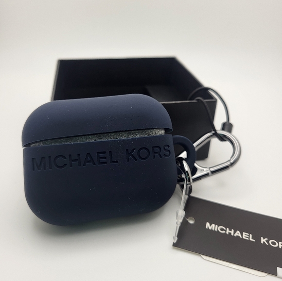 MICHAEL KORS Silicone Logo-embossed Apple AirPods Case NWT - Picture 3 of 9